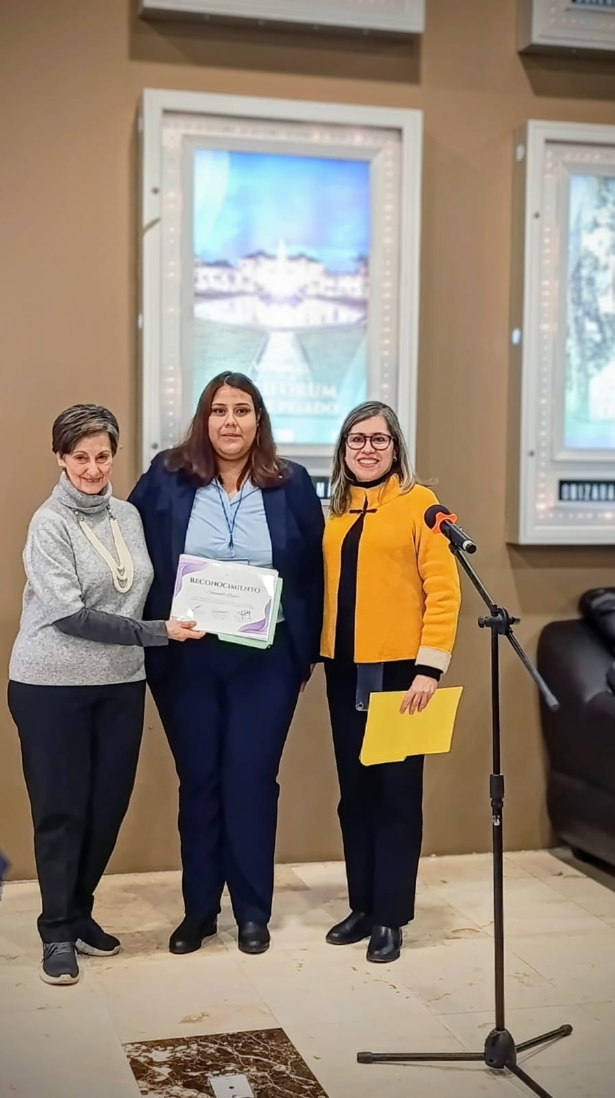 Premiación 2º lugar Rocío Elizabeth Alvarado Contreras